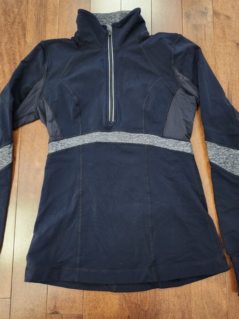 Lululemon women's run black long sleeve half zip pullover in size 8